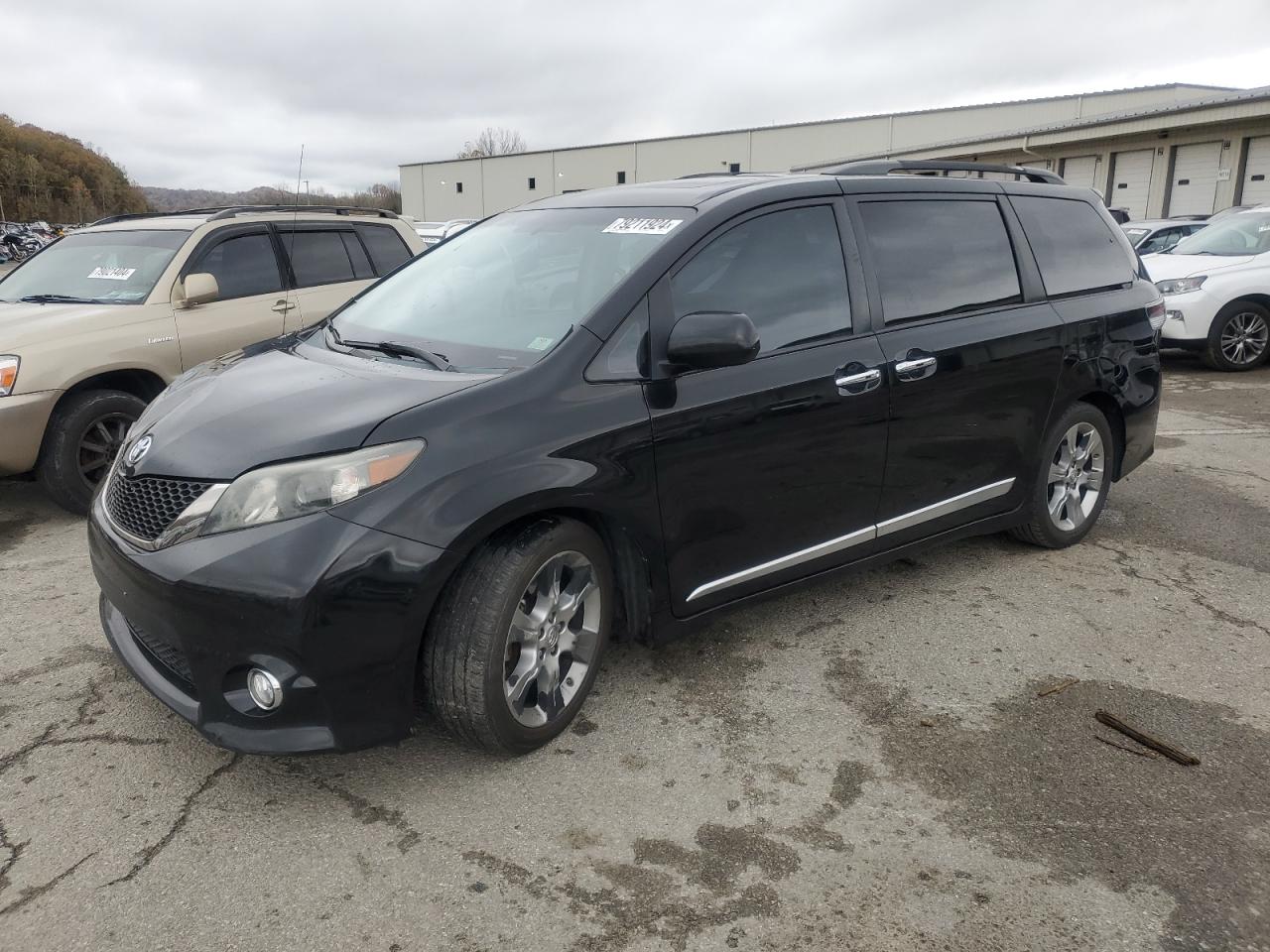 2013 TOYOTA SIENNA