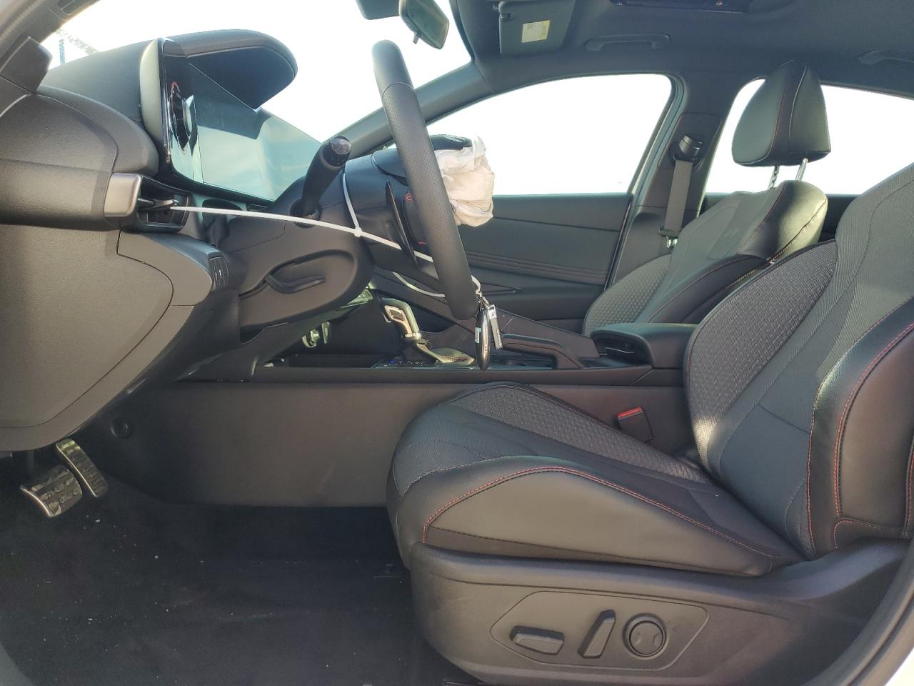 2024 Hyundai Elantra - Image 7