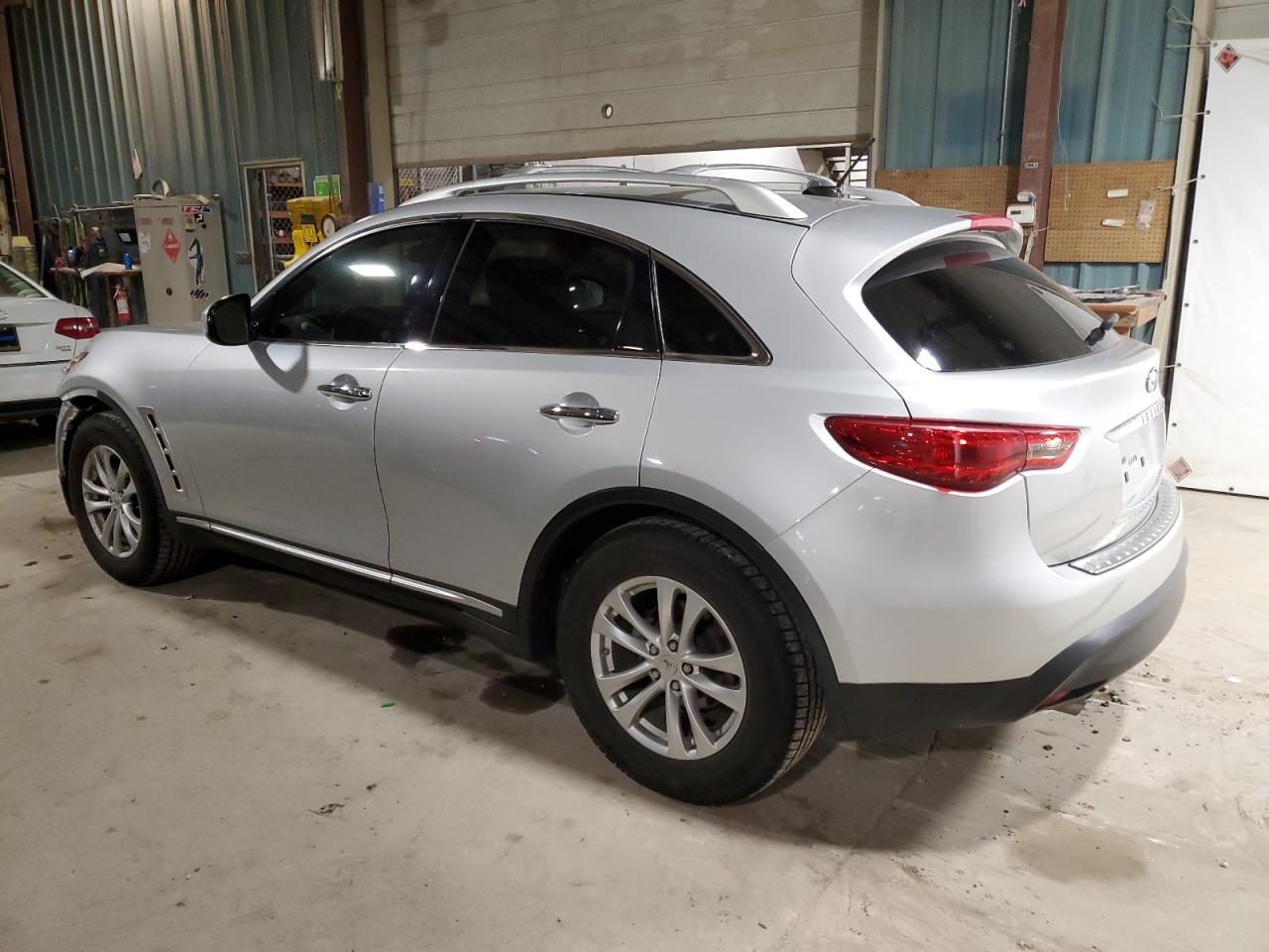 2010 Infiniti FX - Image 2