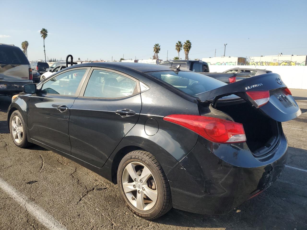 2011 Hyundai Elantra - Image 2