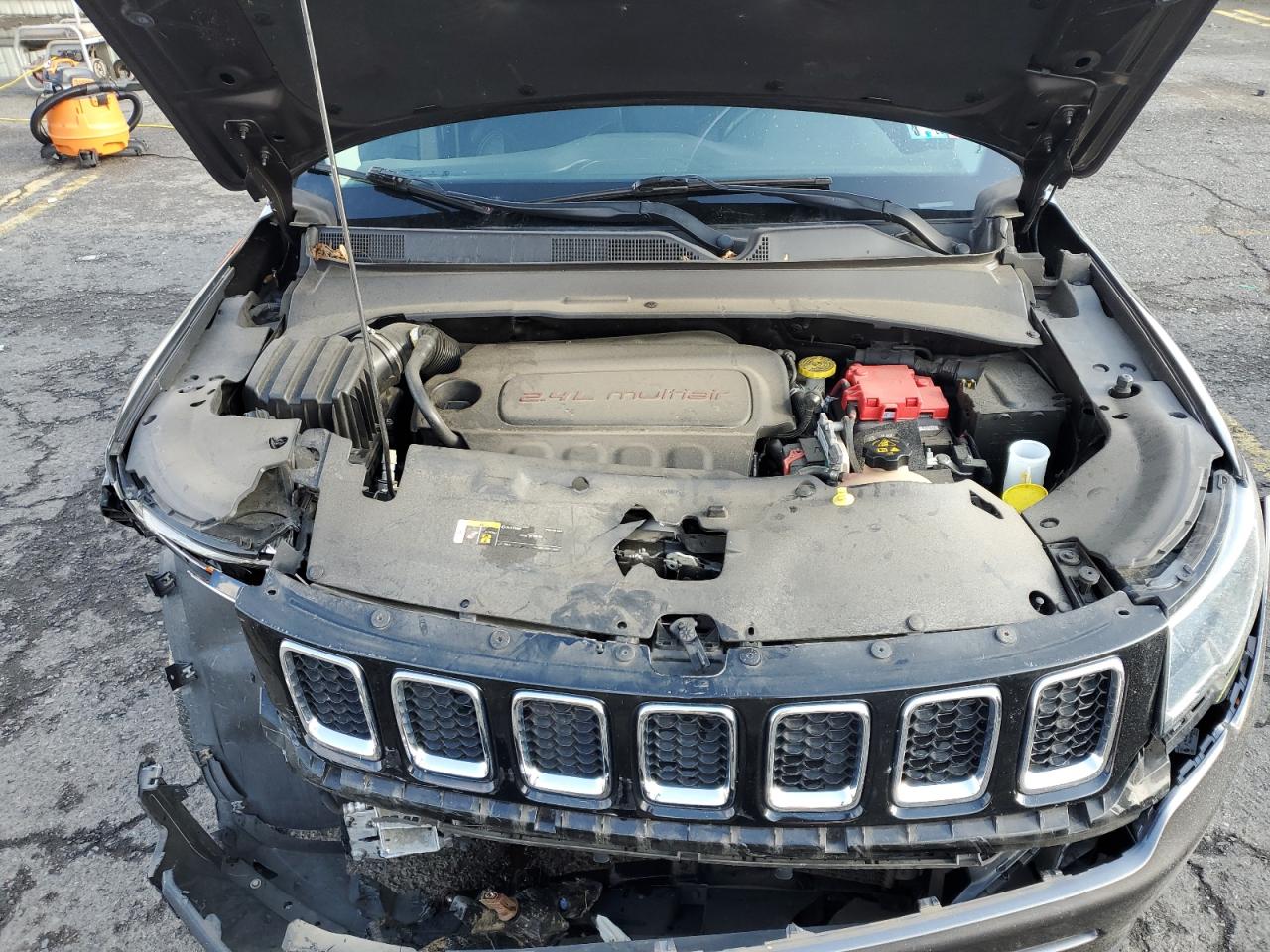 2020 Jeep Compass - Image 13