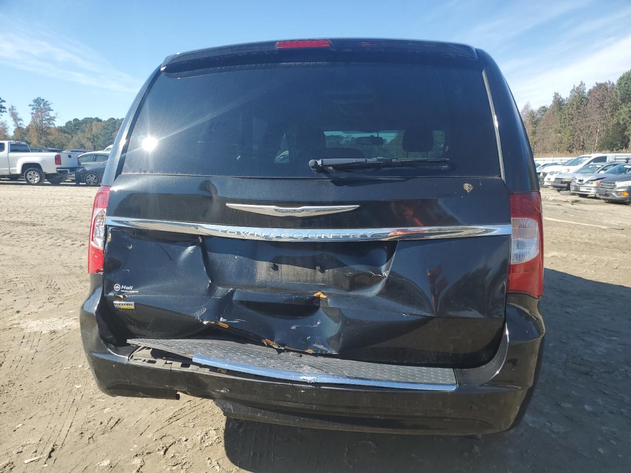 2014 Chrysler Town & Country - Image 6