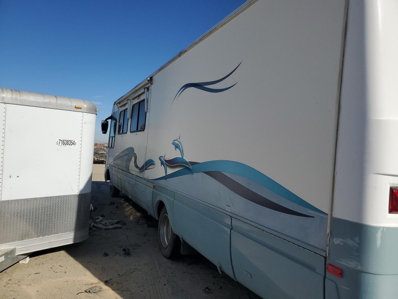 2000 Ford F550 Super Duty Stripped Chassis VIN: 3FCNF53S1YJA08312 Lot: 81840874