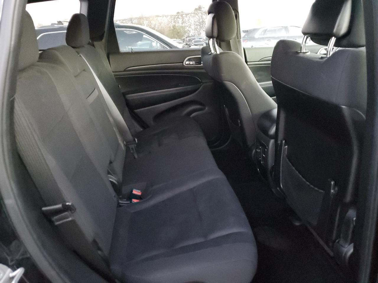 2015 Jeep Grand Cherokee - Image 11