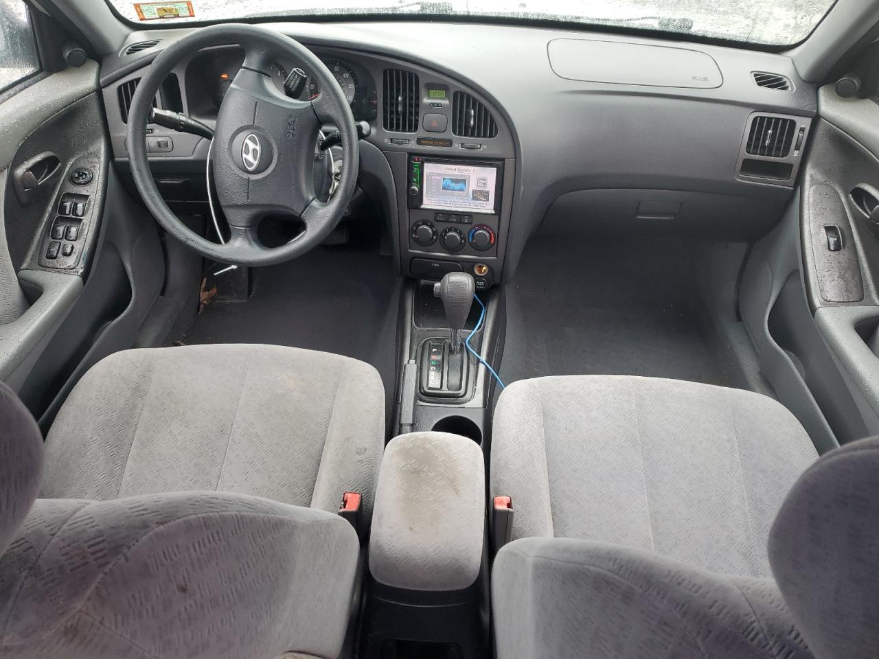2004 Hyundai Elantra - Image 8
