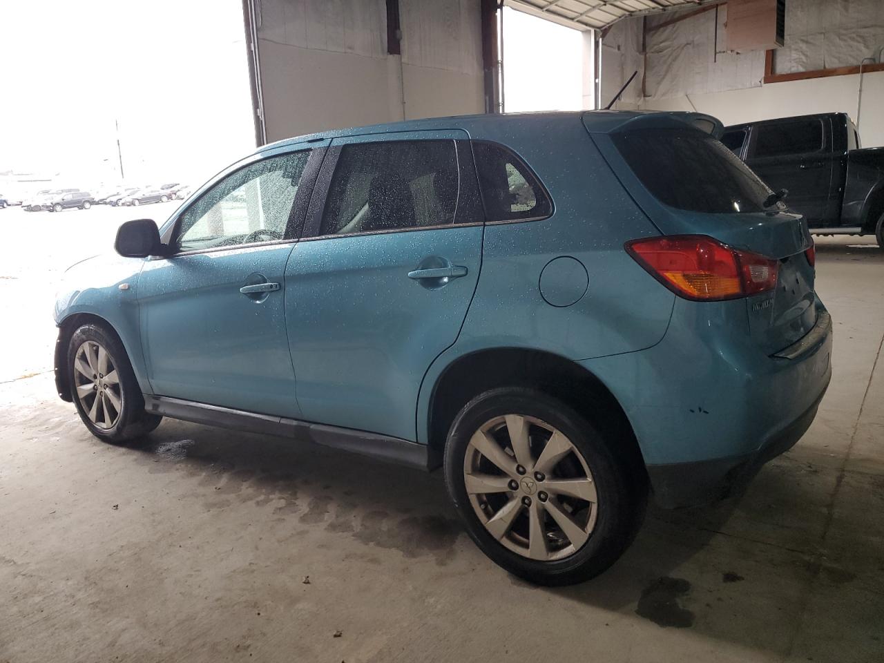 2014 Mitsubishi Outlander - Image 2