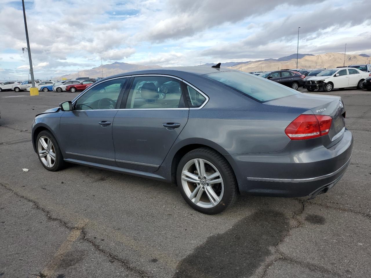 2014 Volkswagen Passat - Image 2
