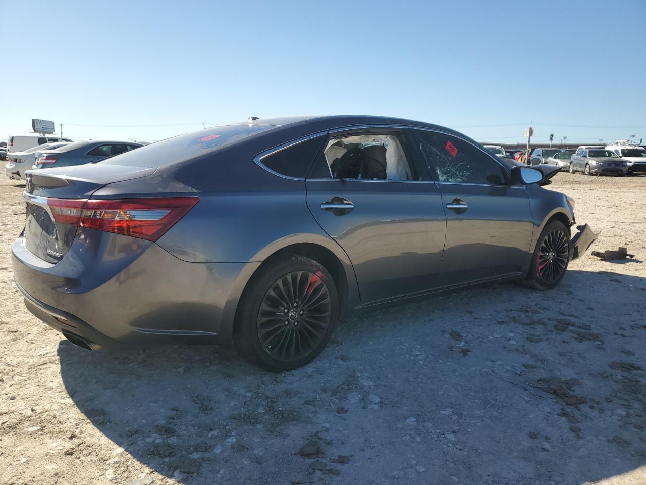 2016 Toyota Avalon - Image 3