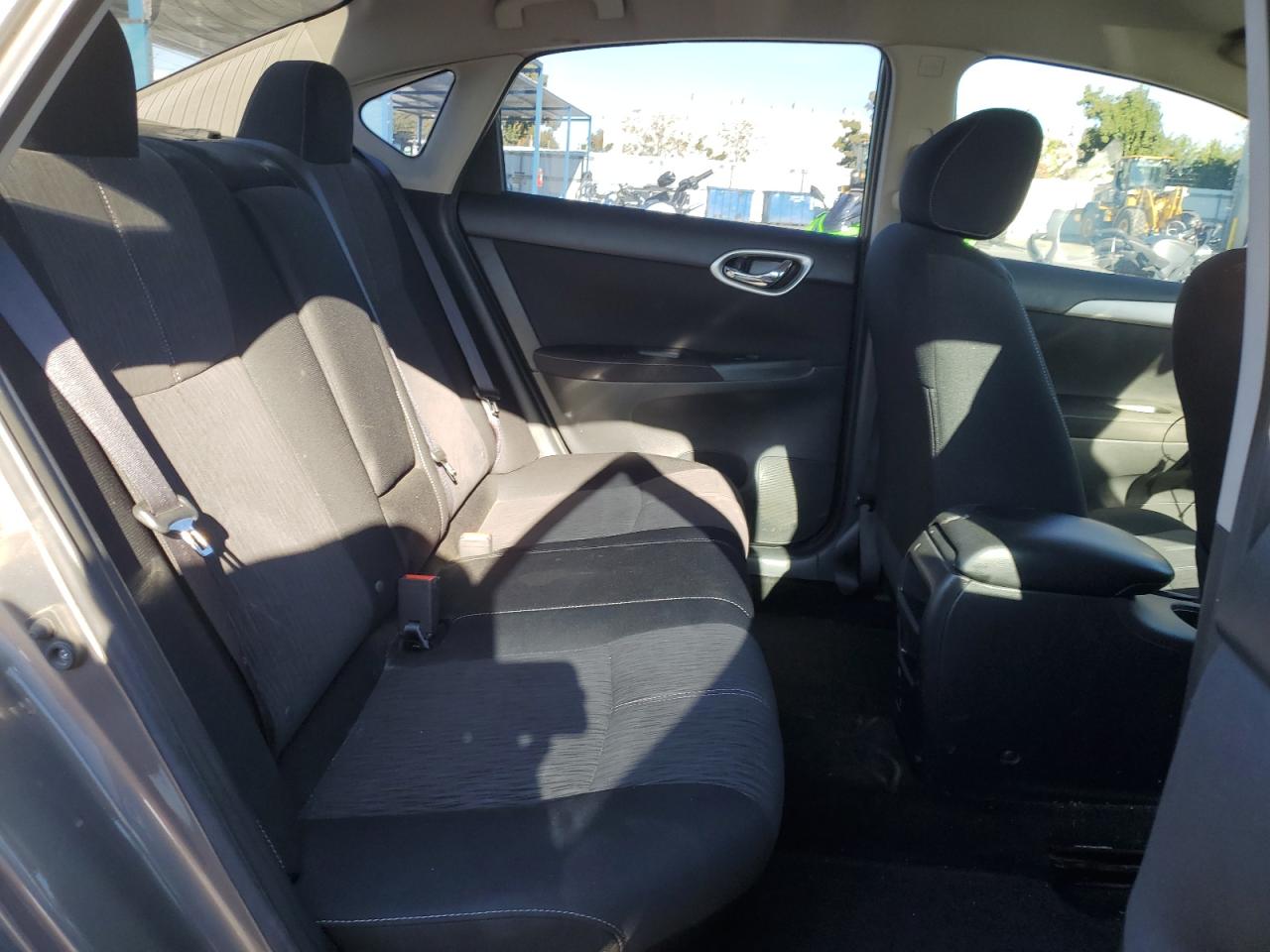 2015 Nissan Sentra - Image 10