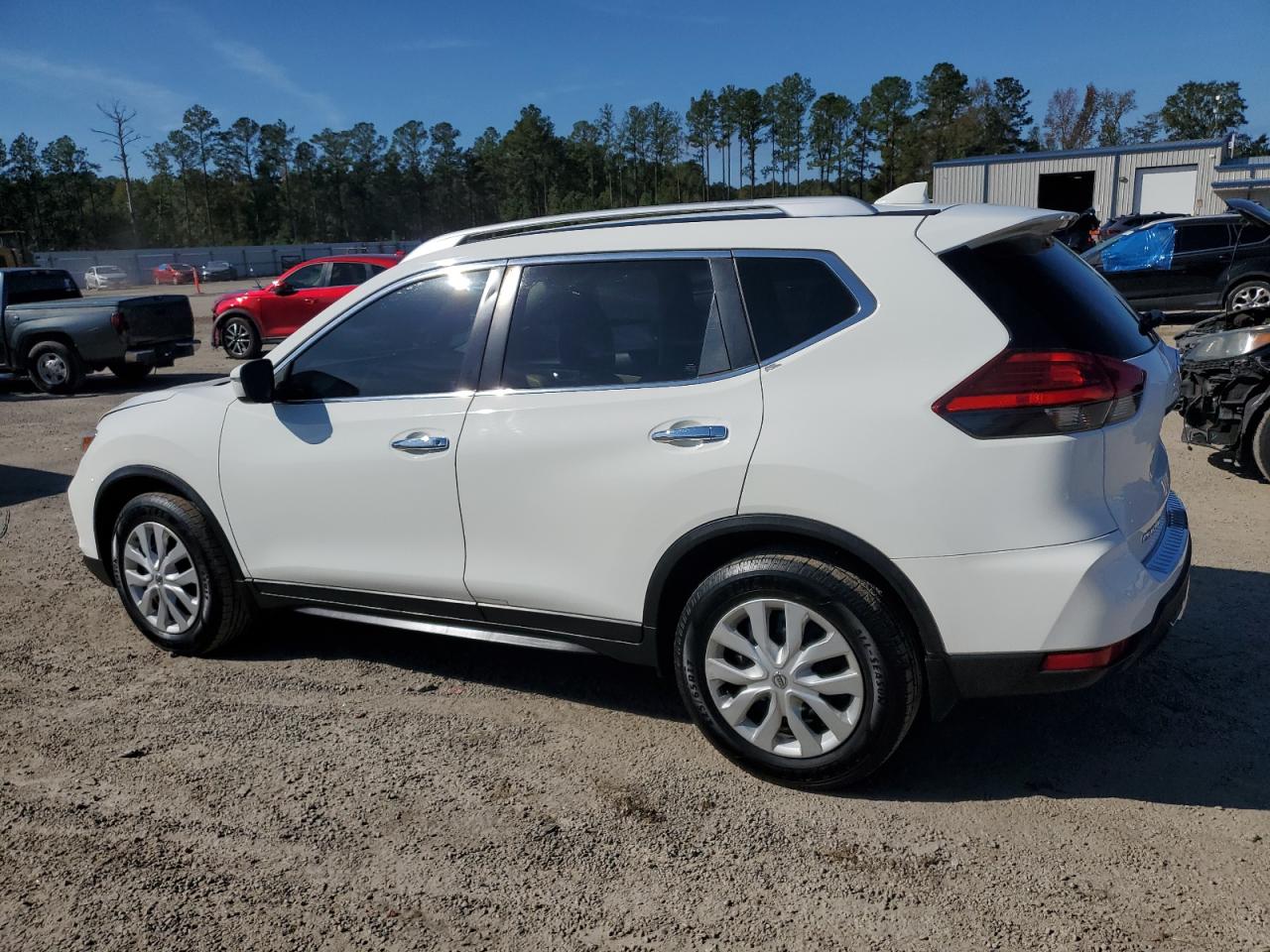 2017 Nissan Rogue - Image 2