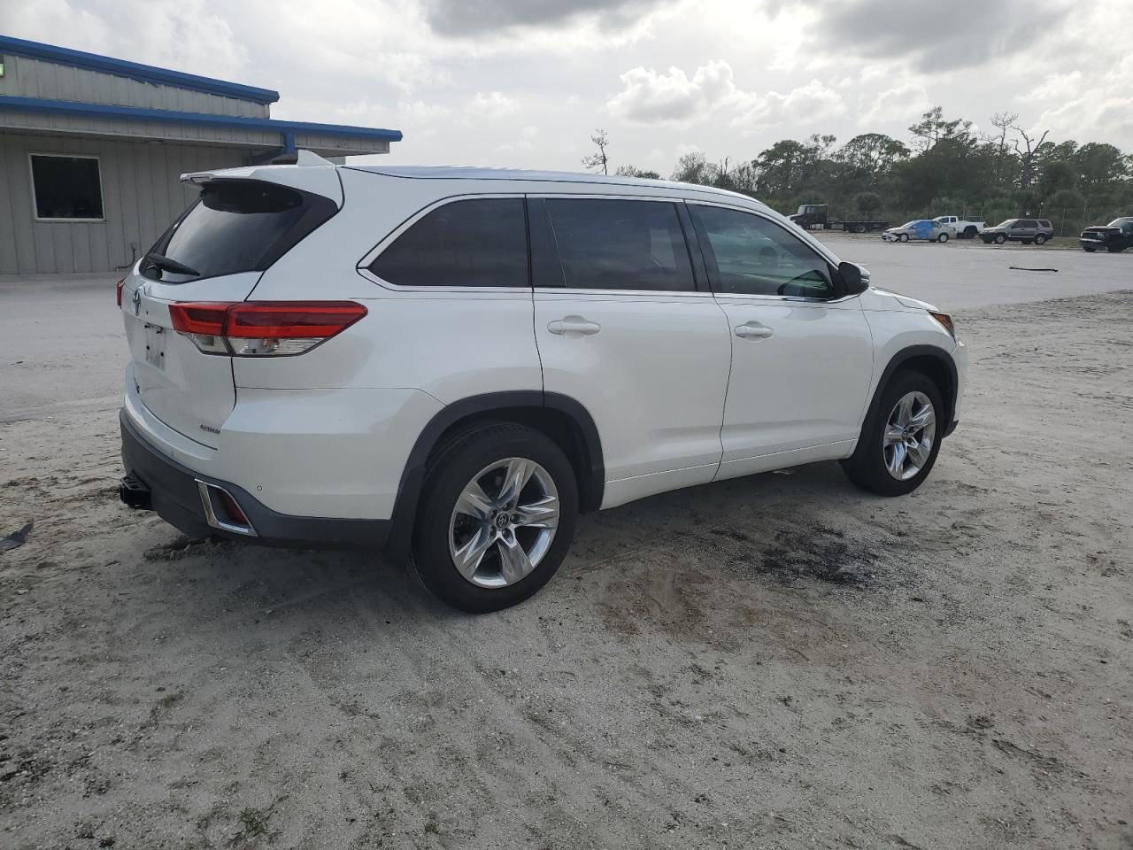 2019 Toyota Highlander - Image 3