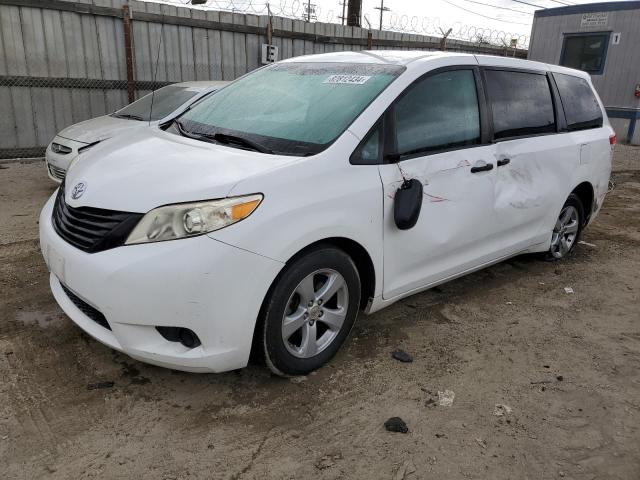 2011 Toyota Sienna  იყიდება Los Angeles-ში, CA - Side