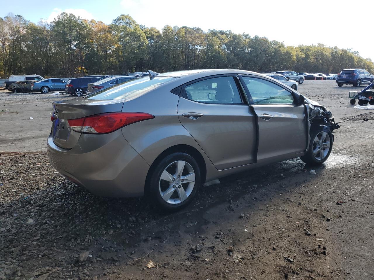2013 Hyundai Elantra - Image 3