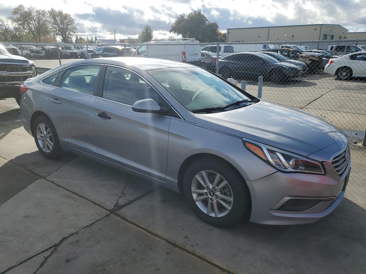 VIN 5NPE24AF2HH530155 2017 HYUNDAI SONATA no.4