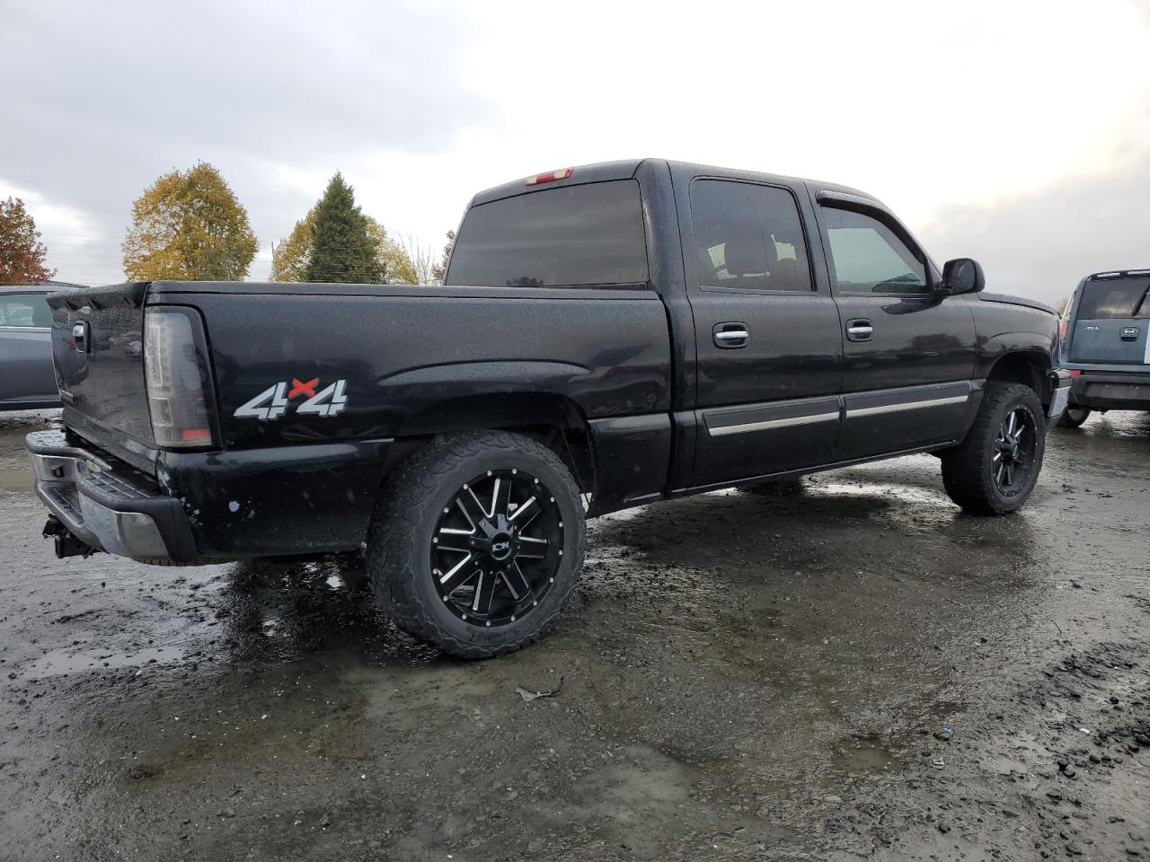 2007 Chevrolet Silverado - Image 3