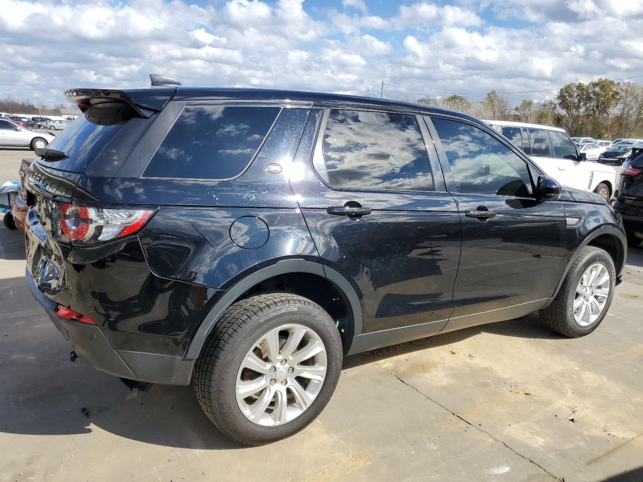 2017 Land Rover Discovery - Image 3