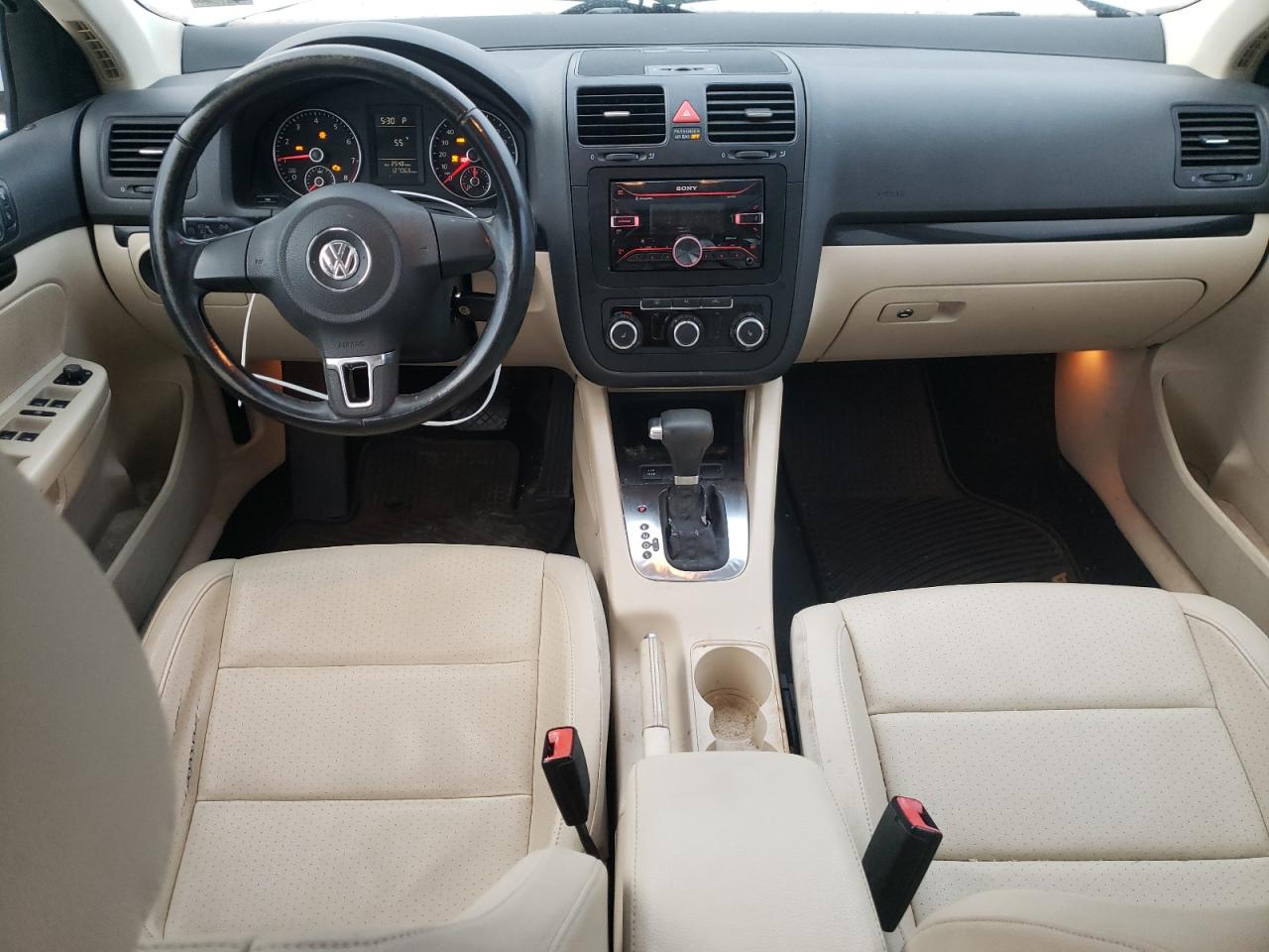 2010 Volkswagen Jetta - Image 8