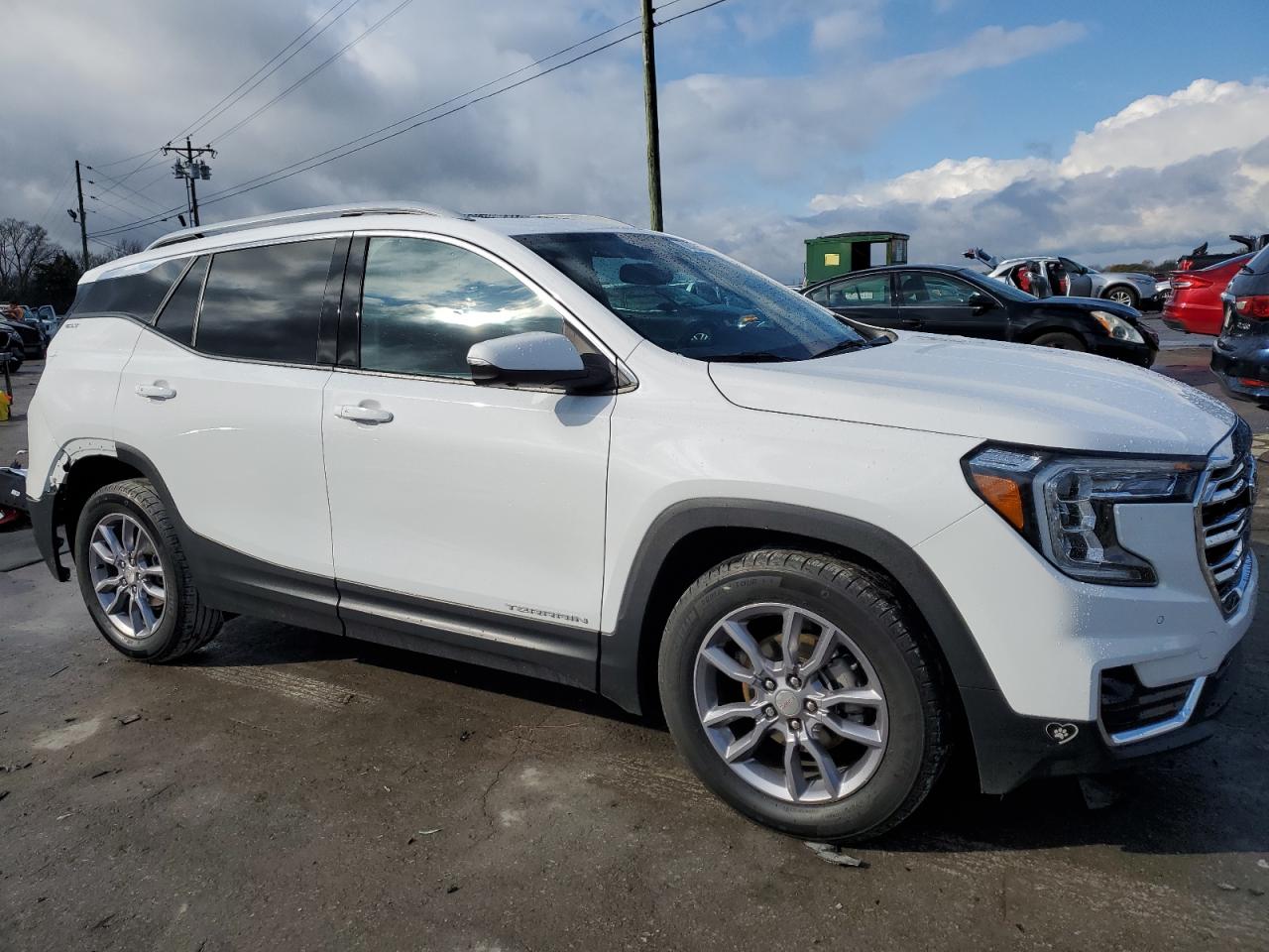 2022 GMC Terrain - Image 4
