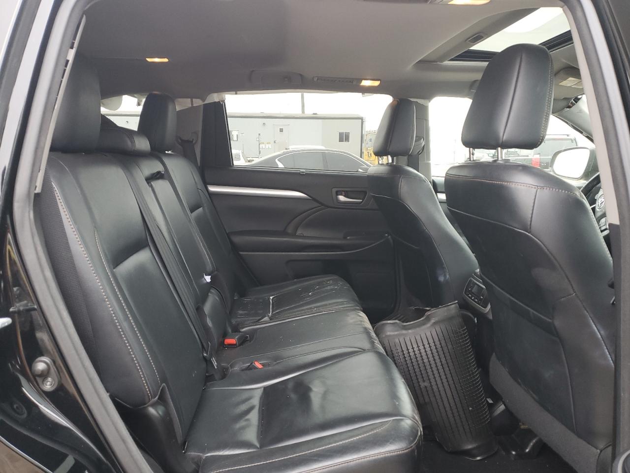 2017 Toyota Highlander - Image 12