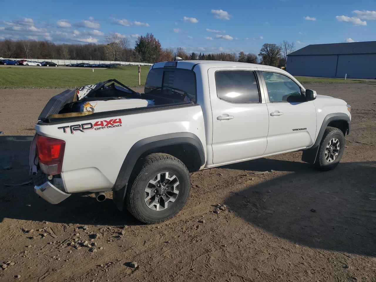 2017 Toyota Tacoma - Image 3
