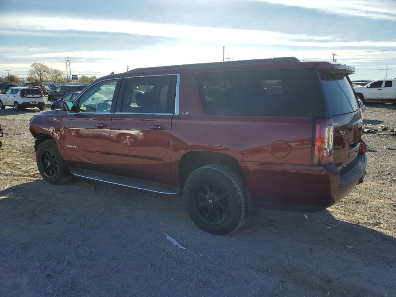 2017 GMC Yukon - Image 2