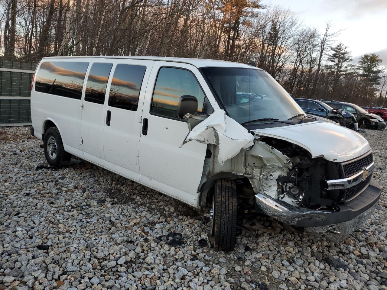 2017 Chevrolet Express - Image 4