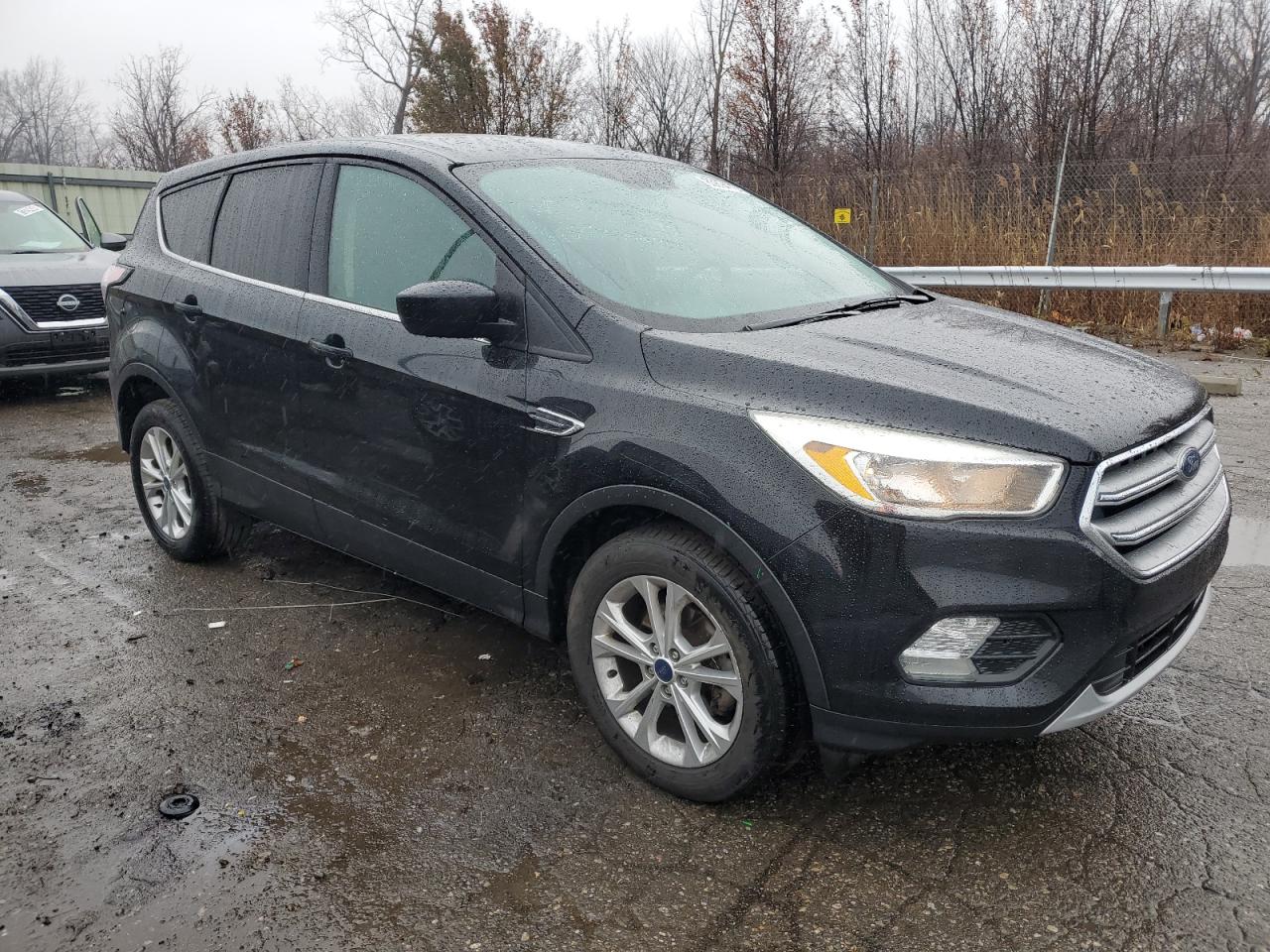 VIN 1FMCU0GD3HUC76943 2017 FORD ESCAPE no.4