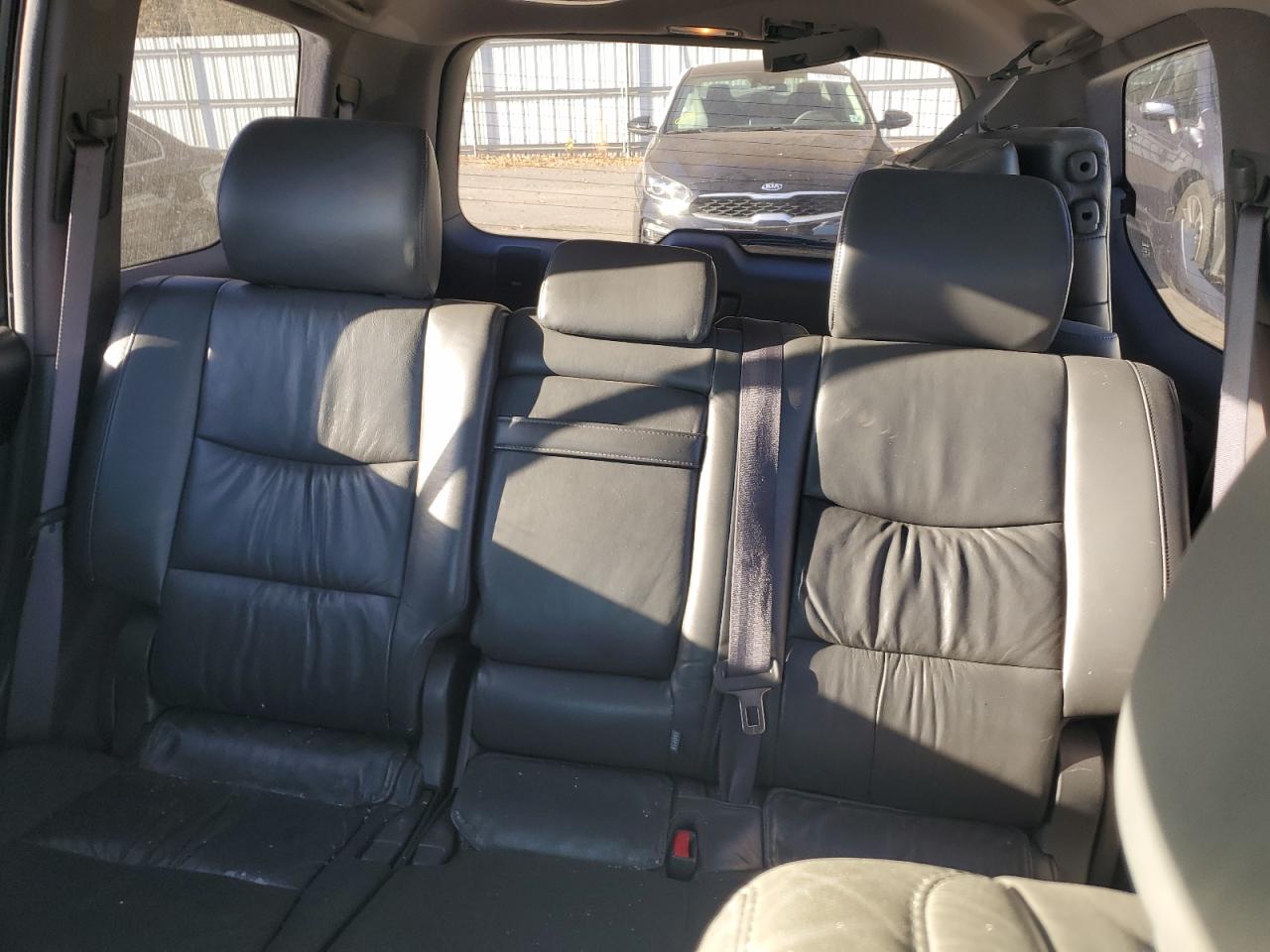 2003 Lexus GX - Image 10