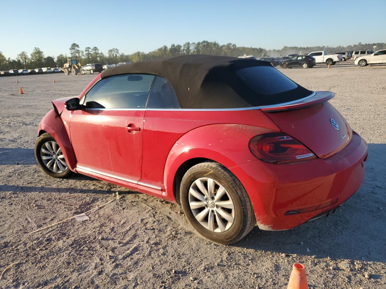 2019 Volkswagen Beetle - Image 2
