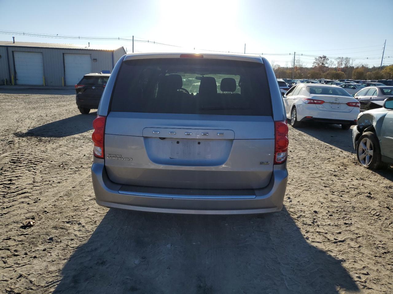 2018 Dodge Caravan - Image 6