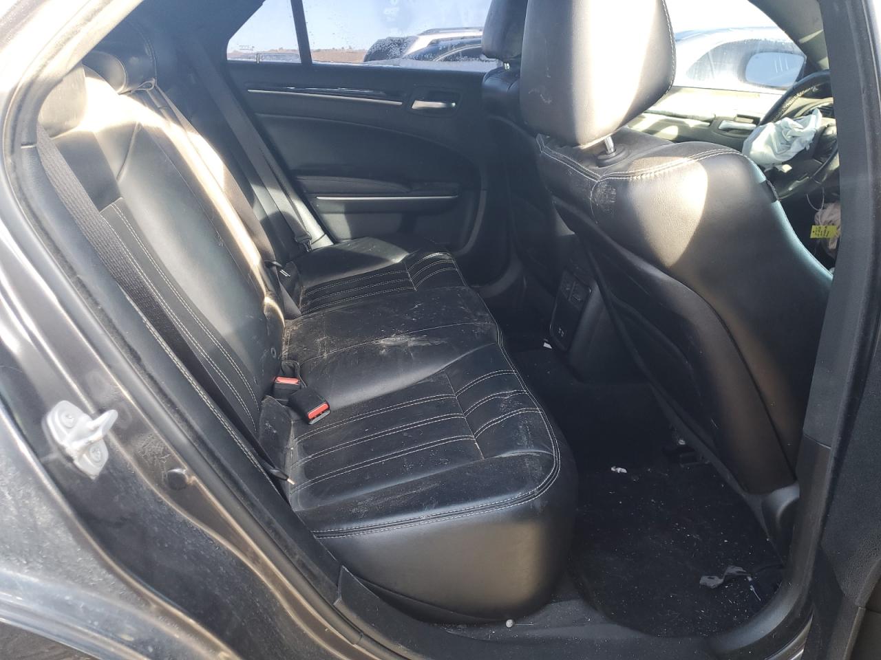 2019 Chrysler 300 - Image 11