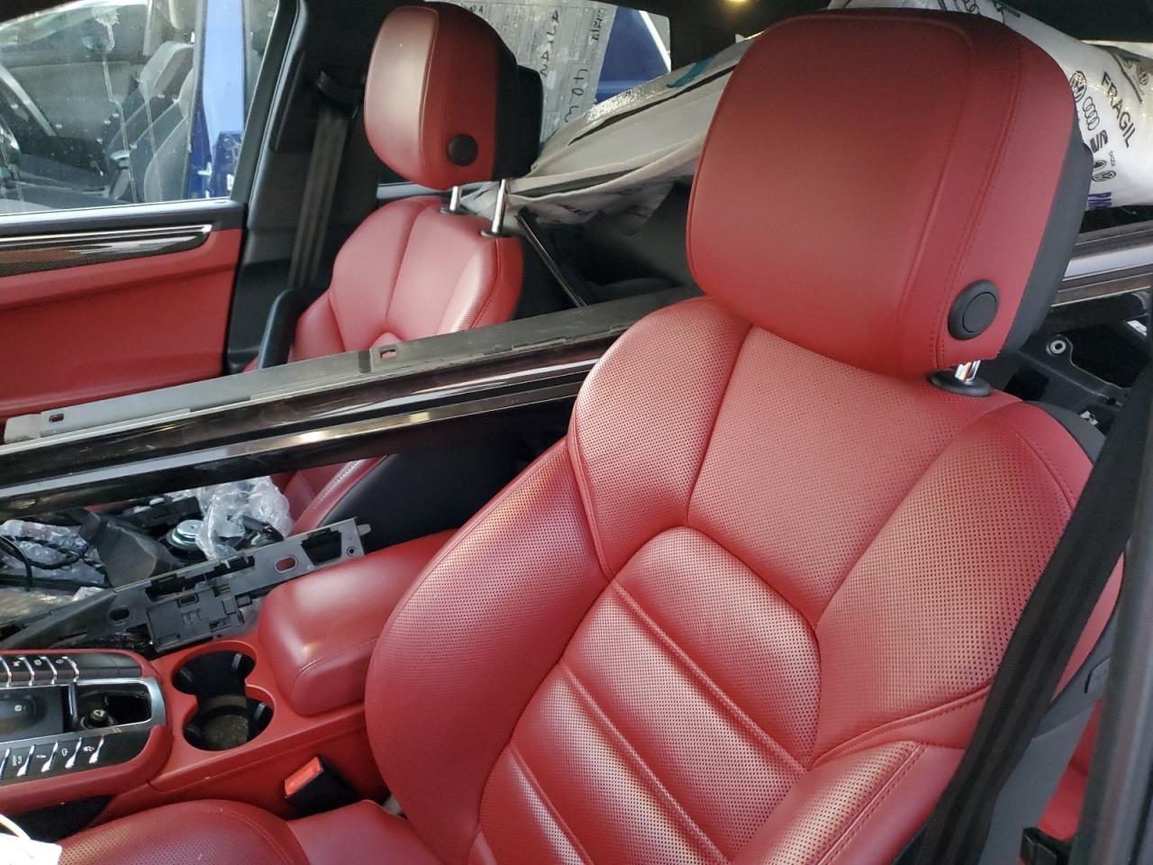 2016 Porsche Macan - Image 10