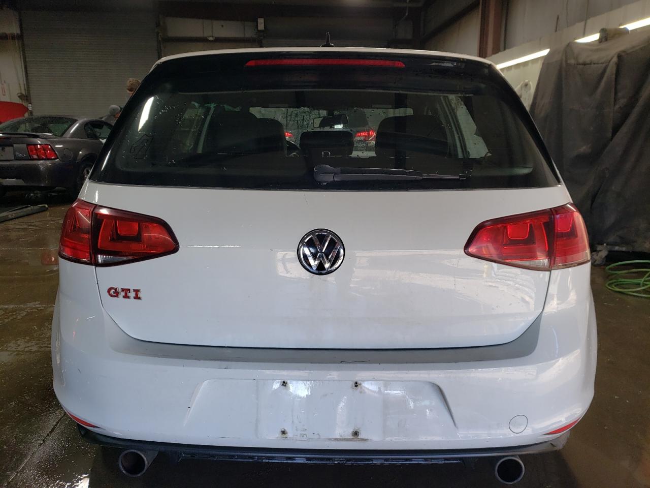 2017 Volkswagen GTI - Image 6