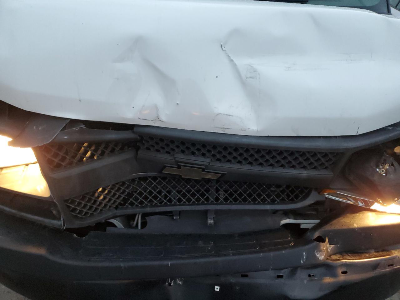 2017 Chevrolet Express - Image 12