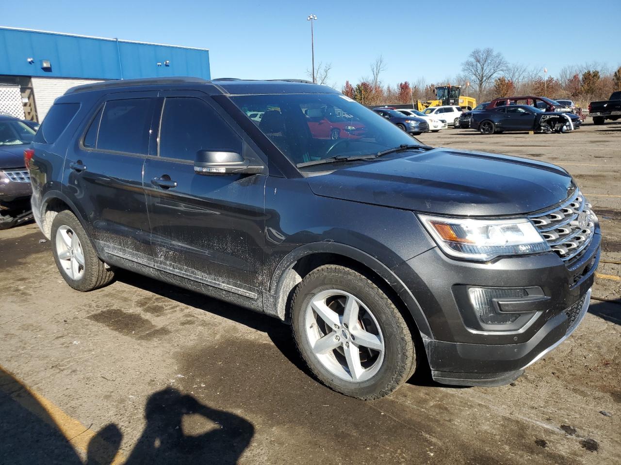 VIN 1FM5K8D81HGA85332 2017 FORD EXPLORER no.4