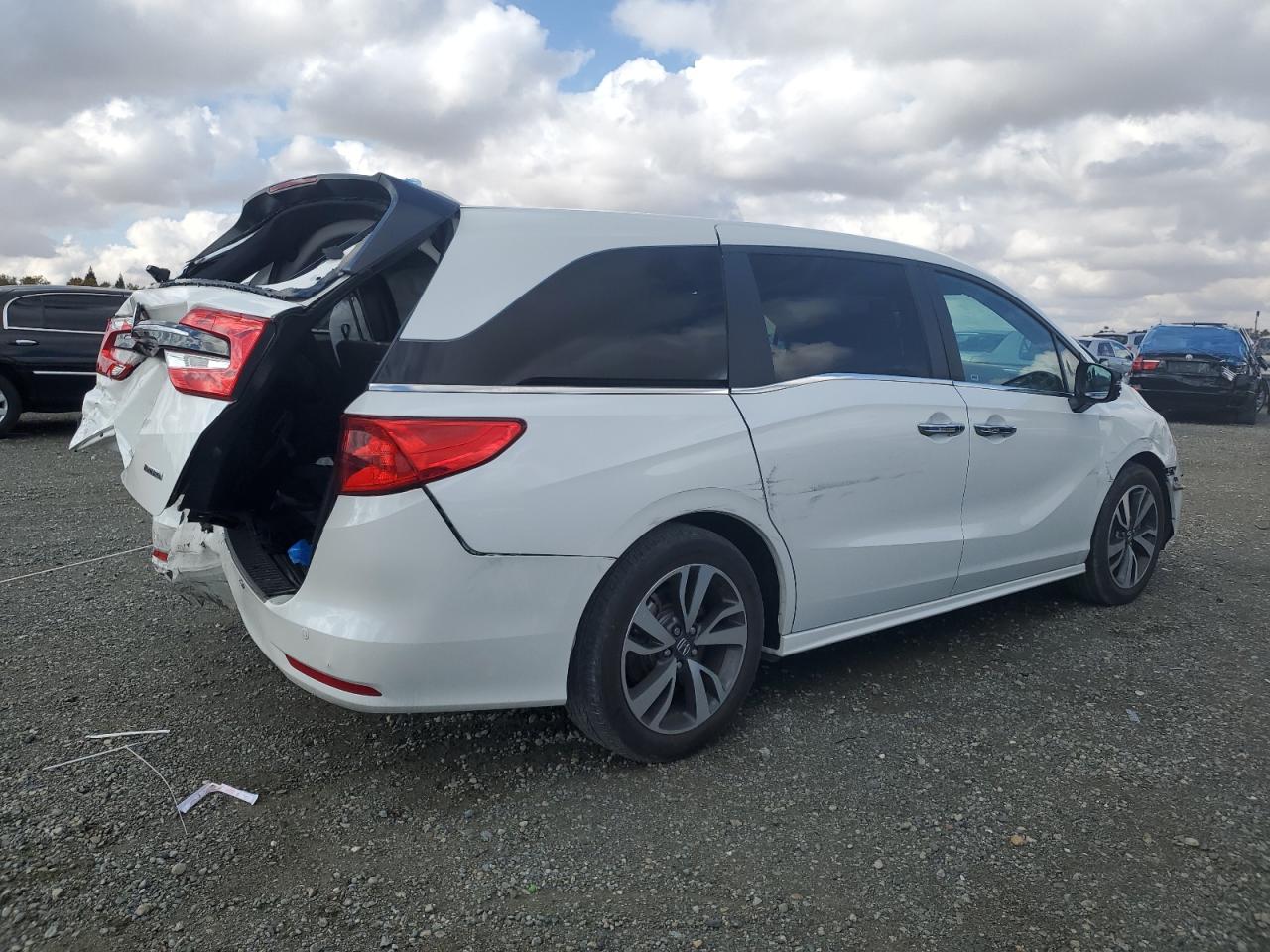 2022 Honda Odyssey - Image 3