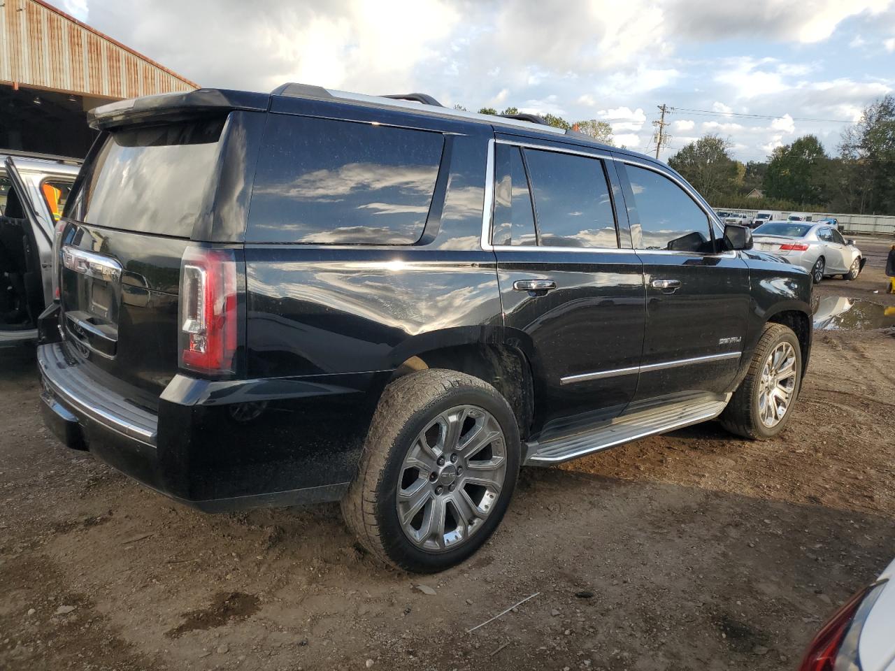 2015 GMC Yukon - Image 3