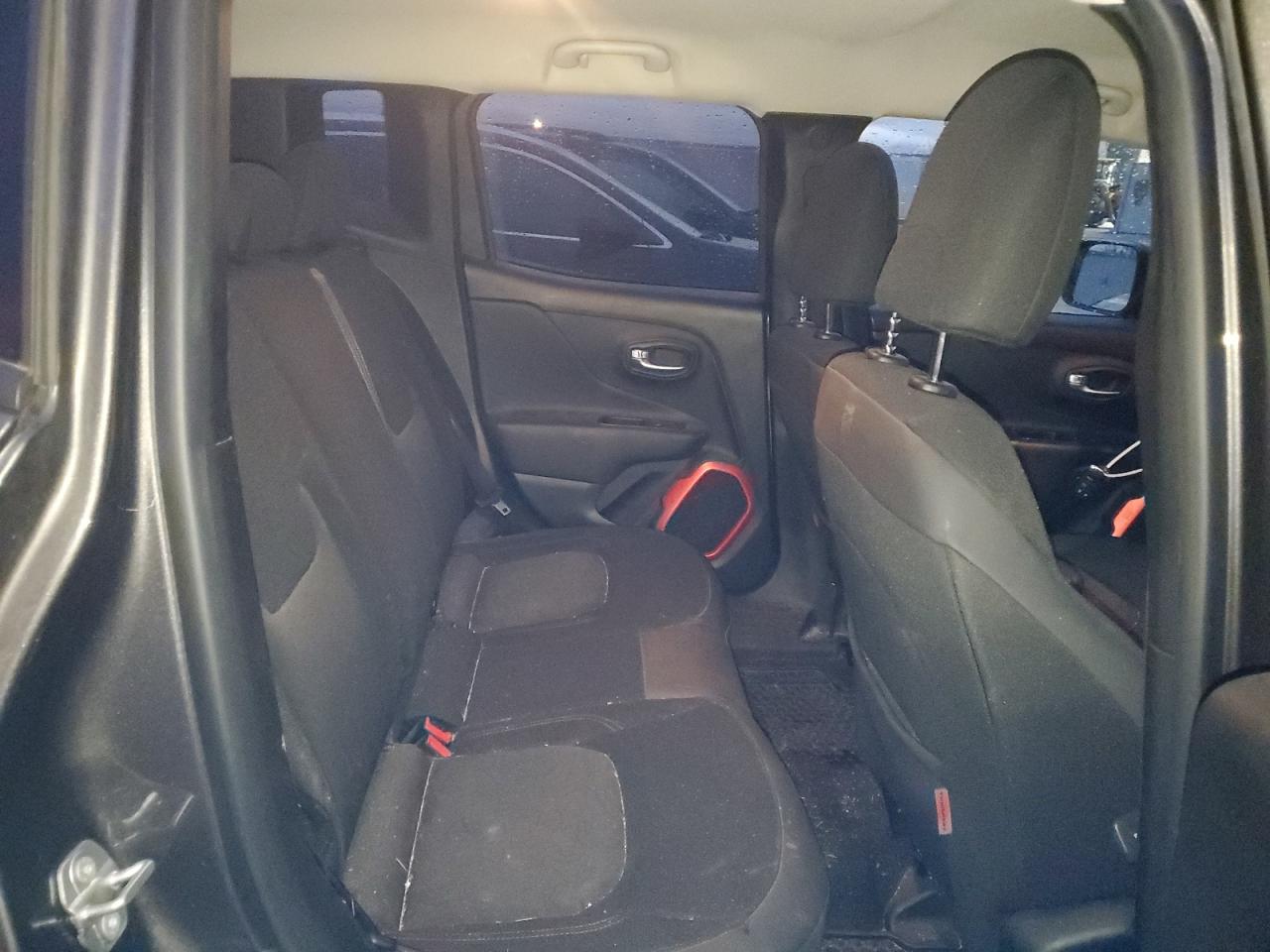 2017 Jeep Renegade - Image 11