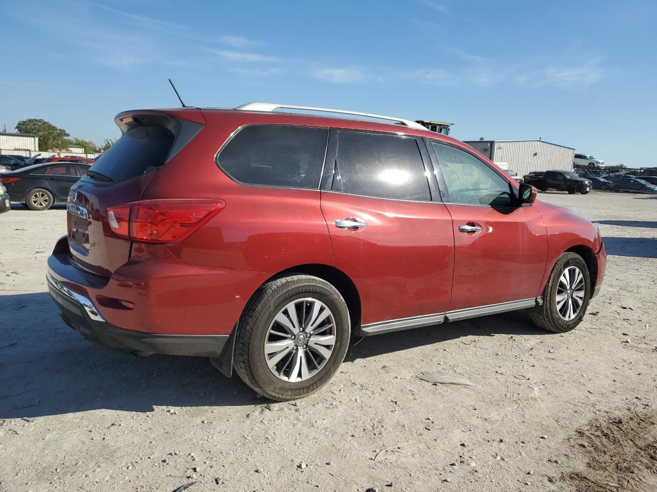 2017 Nissan Pathfinder - Image 3