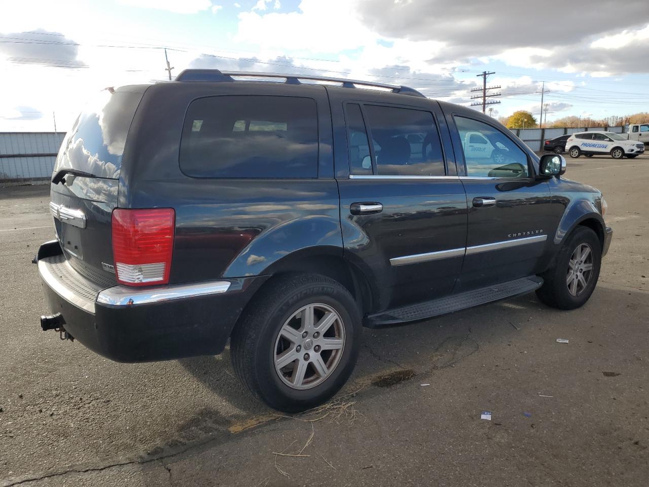 2007 Chrysler Aspen - Image 3