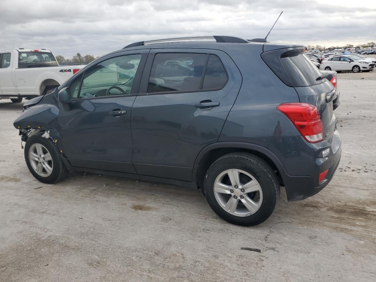 2021 Chevrolet Trax - Image 2