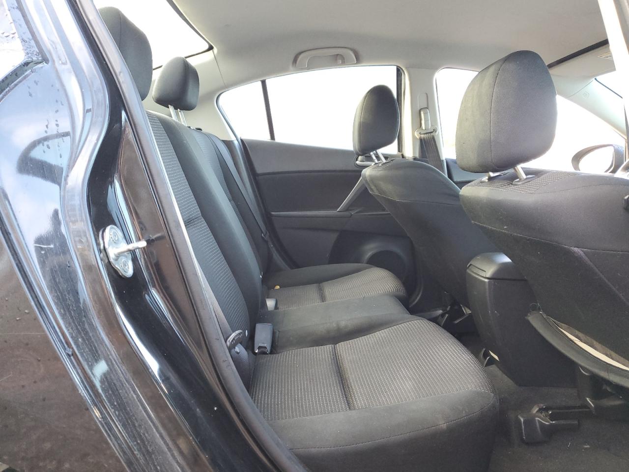 2013 Mazda 3 - Image 10