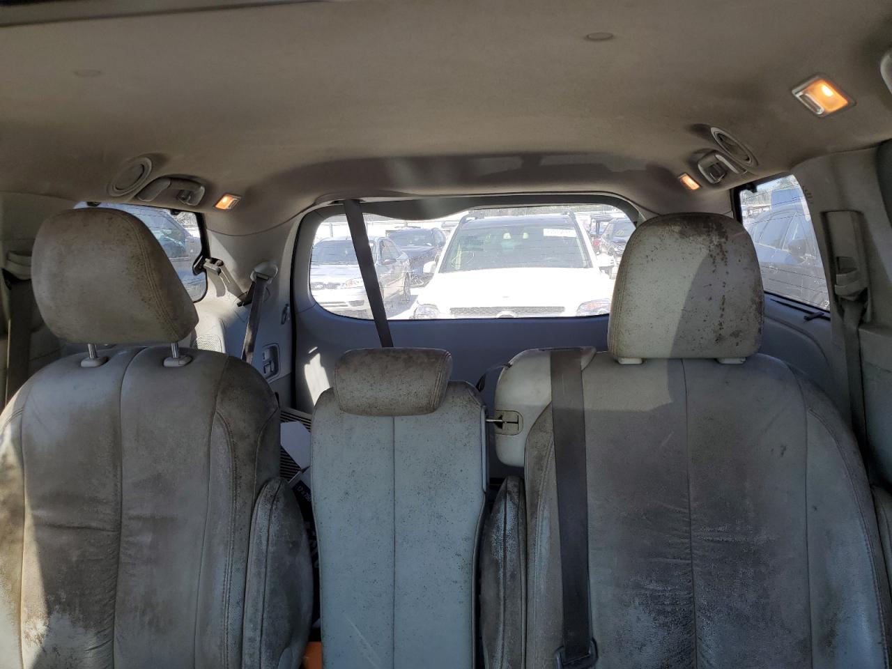 2011 Toyota Sienna - Image 10