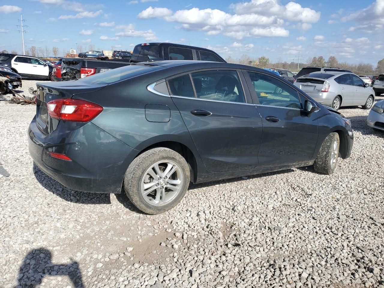 2018 Chevrolet Cruze - Image 3