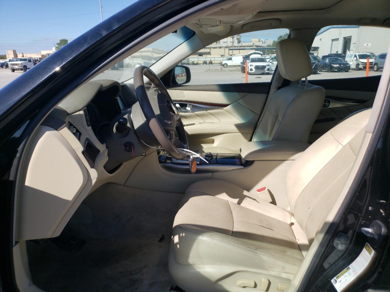 2015 Infiniti Q70 - Image 7