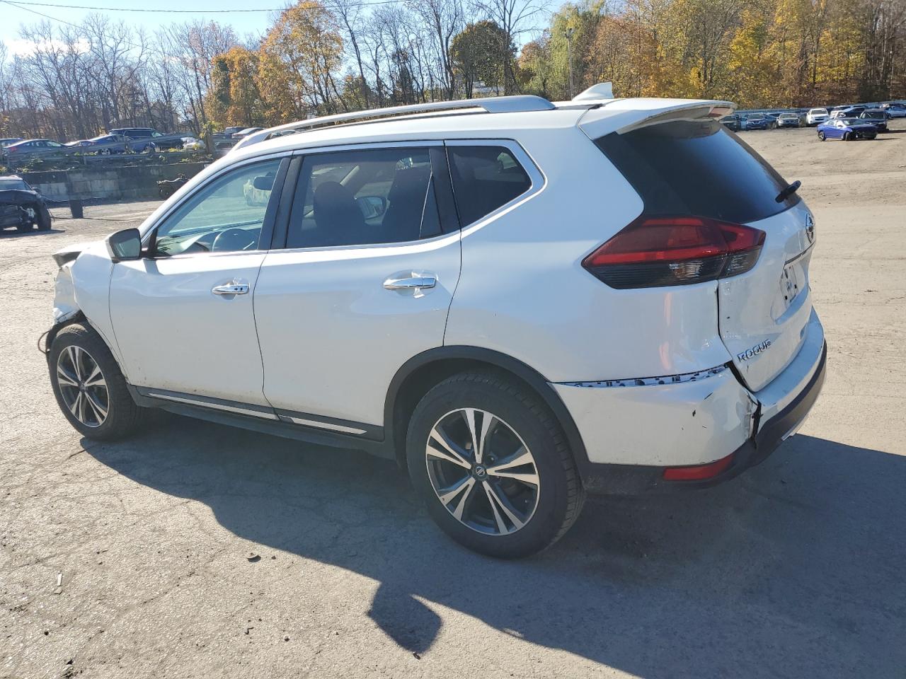 2017 Nissan Rogue - Image 2