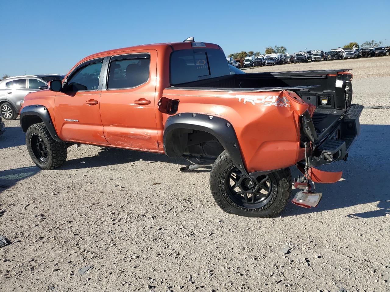 VIN 5TFCZ5AN3HX101935 2017 TOYOTA TACOMA no.2