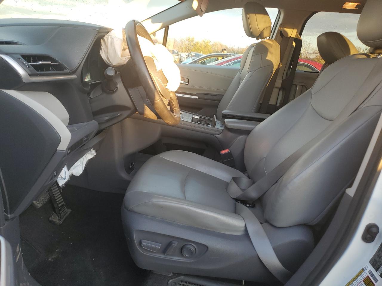 2021 Toyota Sienna - Image 7