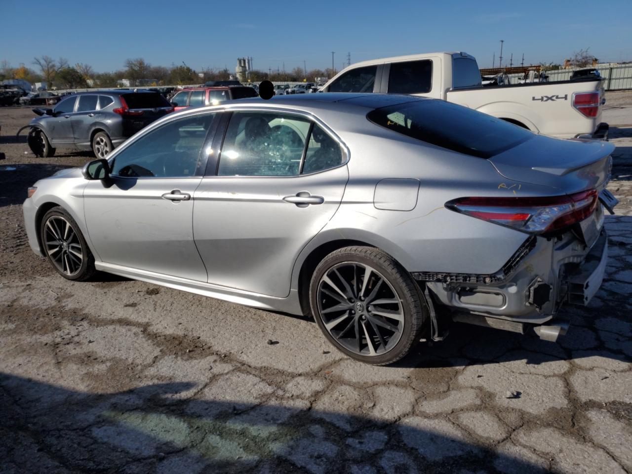 VIN 4T1B61HK3JU128077 2018 TOYOTA CAMRY no.2