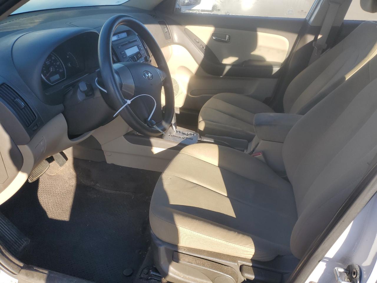 2010 Hyundai Elantra - Image 7
